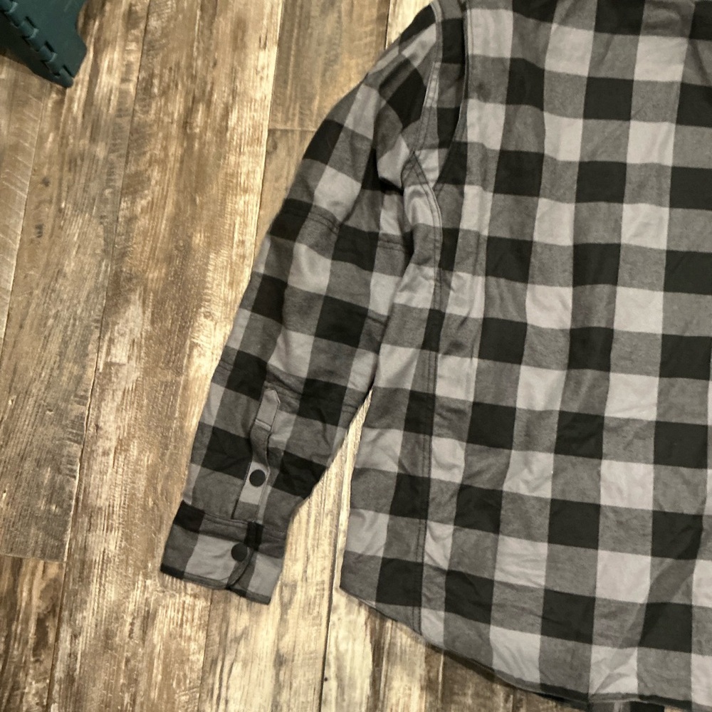 Street & Steel Black & Gray Plaid Button-Down Shirt - Picture 13 of 16